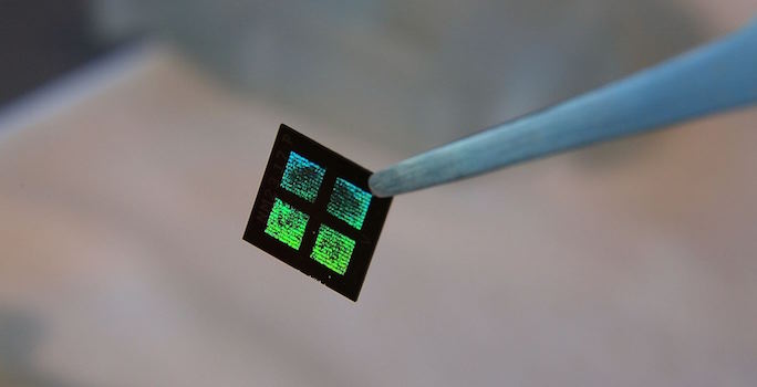 An example of the microchip filter being used inside Fissell's artificial kidney. (Photo: Vanderbilt University)