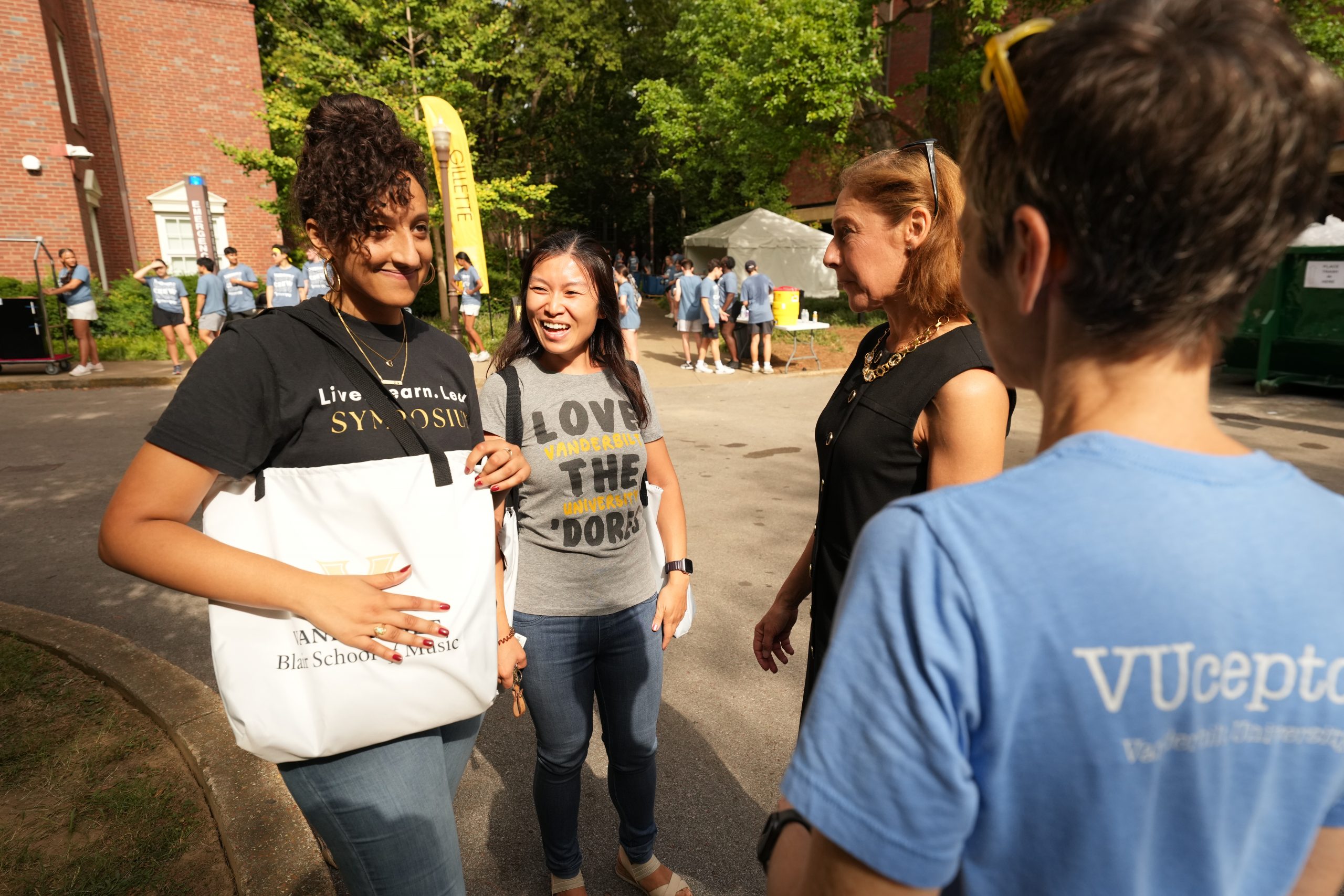 VUceptors welcome students to campus