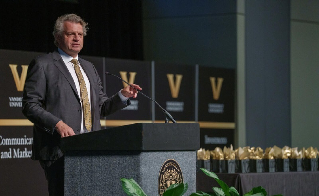 Chancellor Daniel Diermeier addresses Vanderbilt staff and others gathered at the Student Life Center on Sept. 29 for the 2022 Fall Staff Assembly.