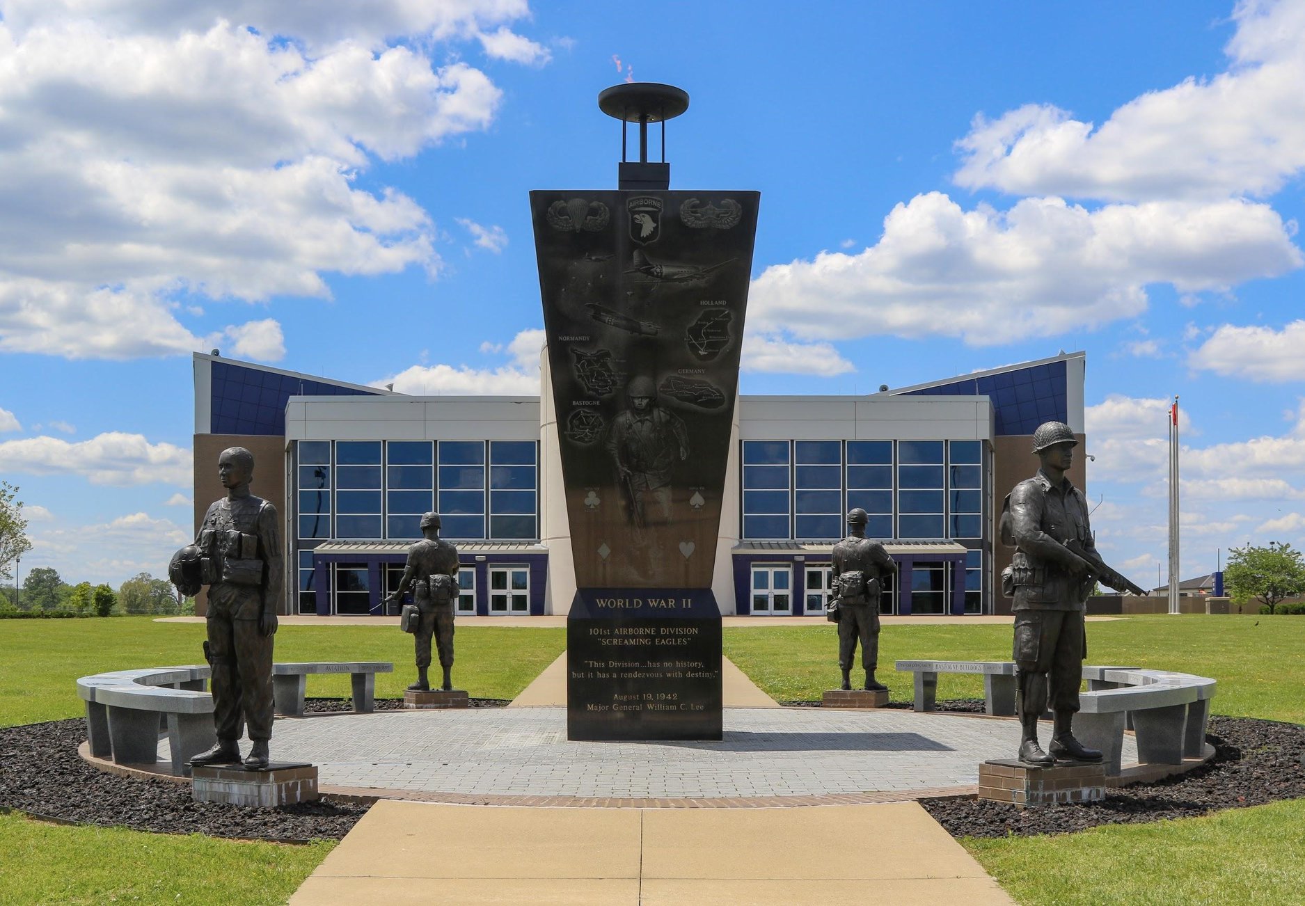 101st Airborne statues