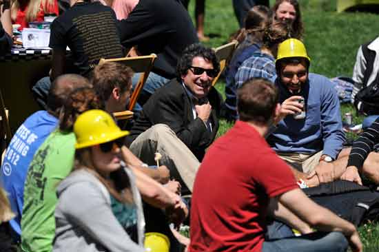 Chancellor Nicholas S. Zeppos hosted a lunchtime cookout for undergraduate students at the Kissam Quadrangle