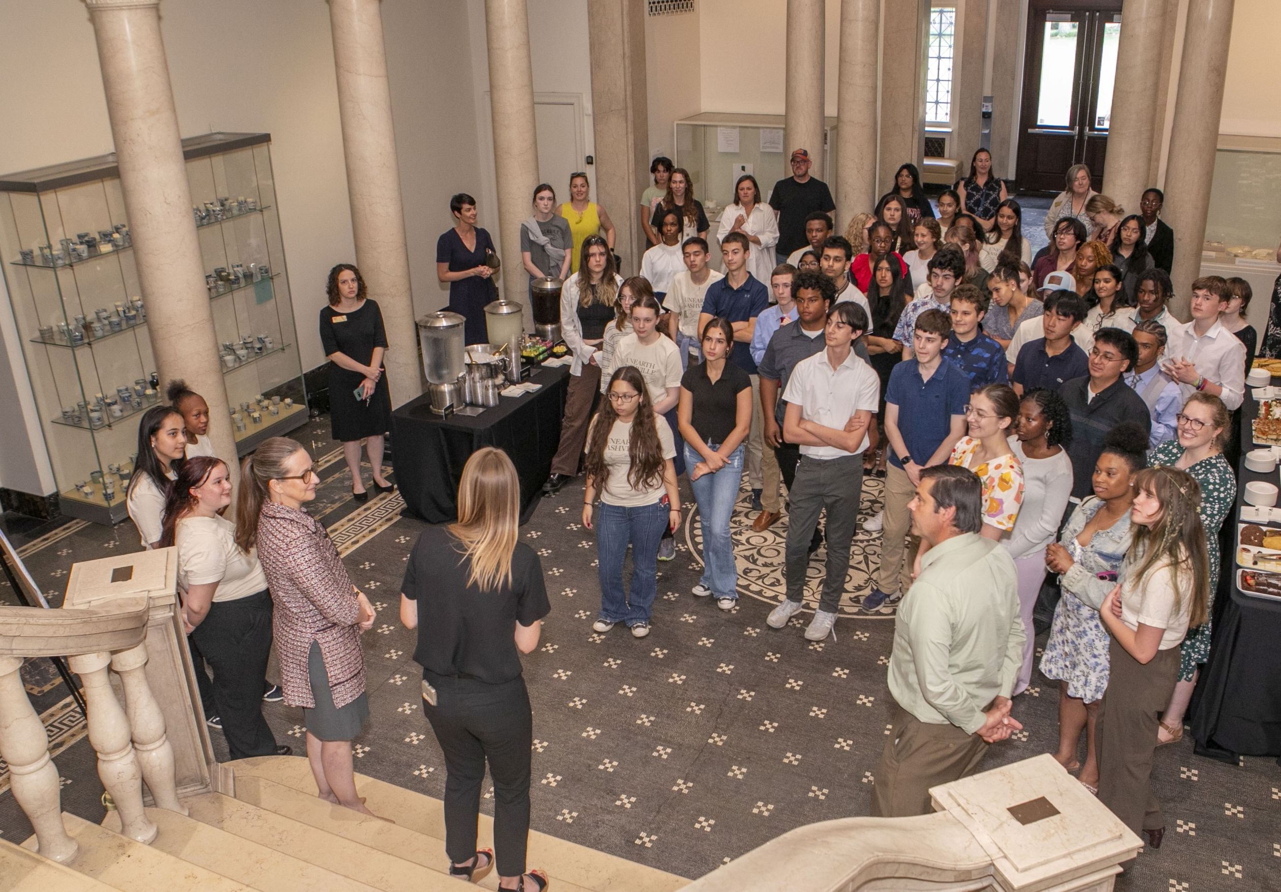 A large group of SSMV students gather inside the Vanderbilt University Museum of Art for the SSMV exhibit.