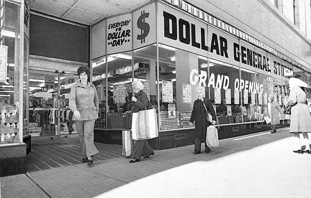 photo of shoppers at Dollar General store