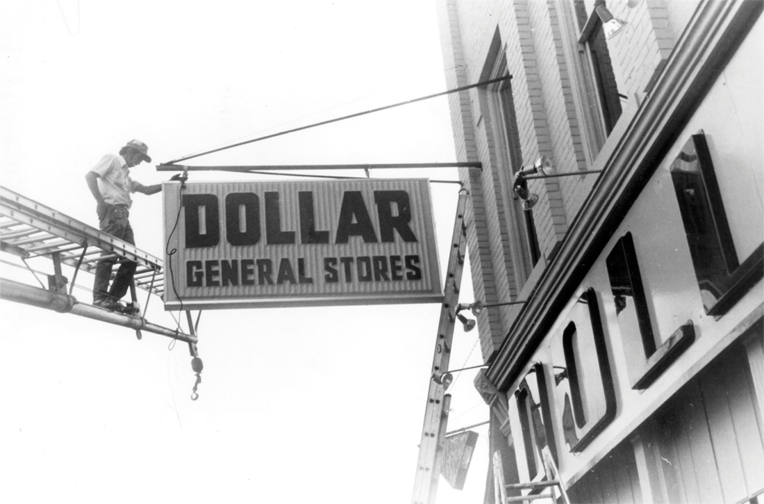 photo of Dollar General sign installation