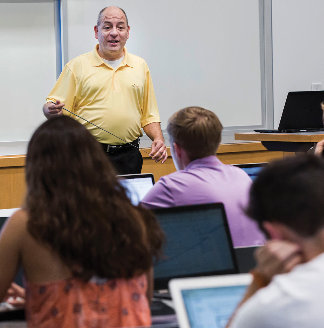 Michael Lapré, the E. Bronson Ingram Research Professor of Operations Management, teaches his Managing Operations course in the Owen Graduate School of Management. Lapré is among the faculty members teaching courses for Vanderbilt’s new business minor. (SUSAN URMY)