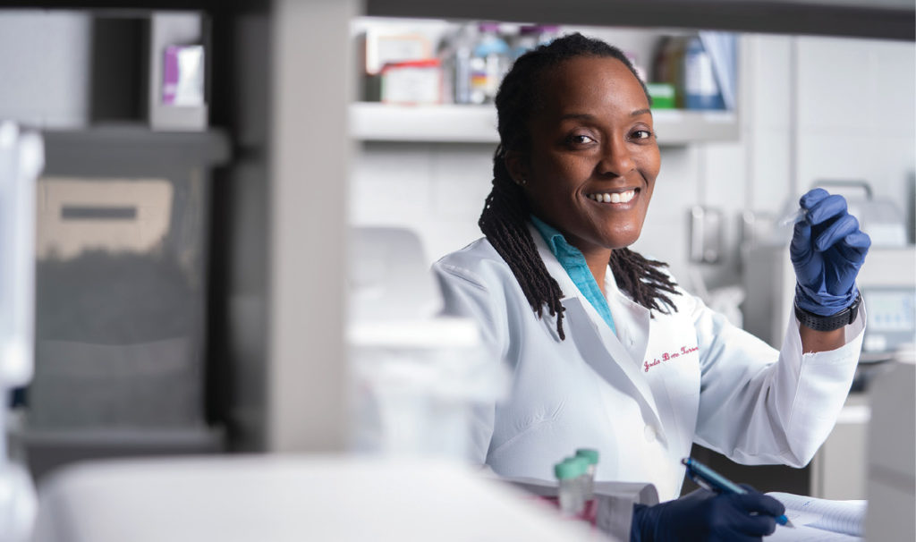 photo of Jada Benn Torres in the lab